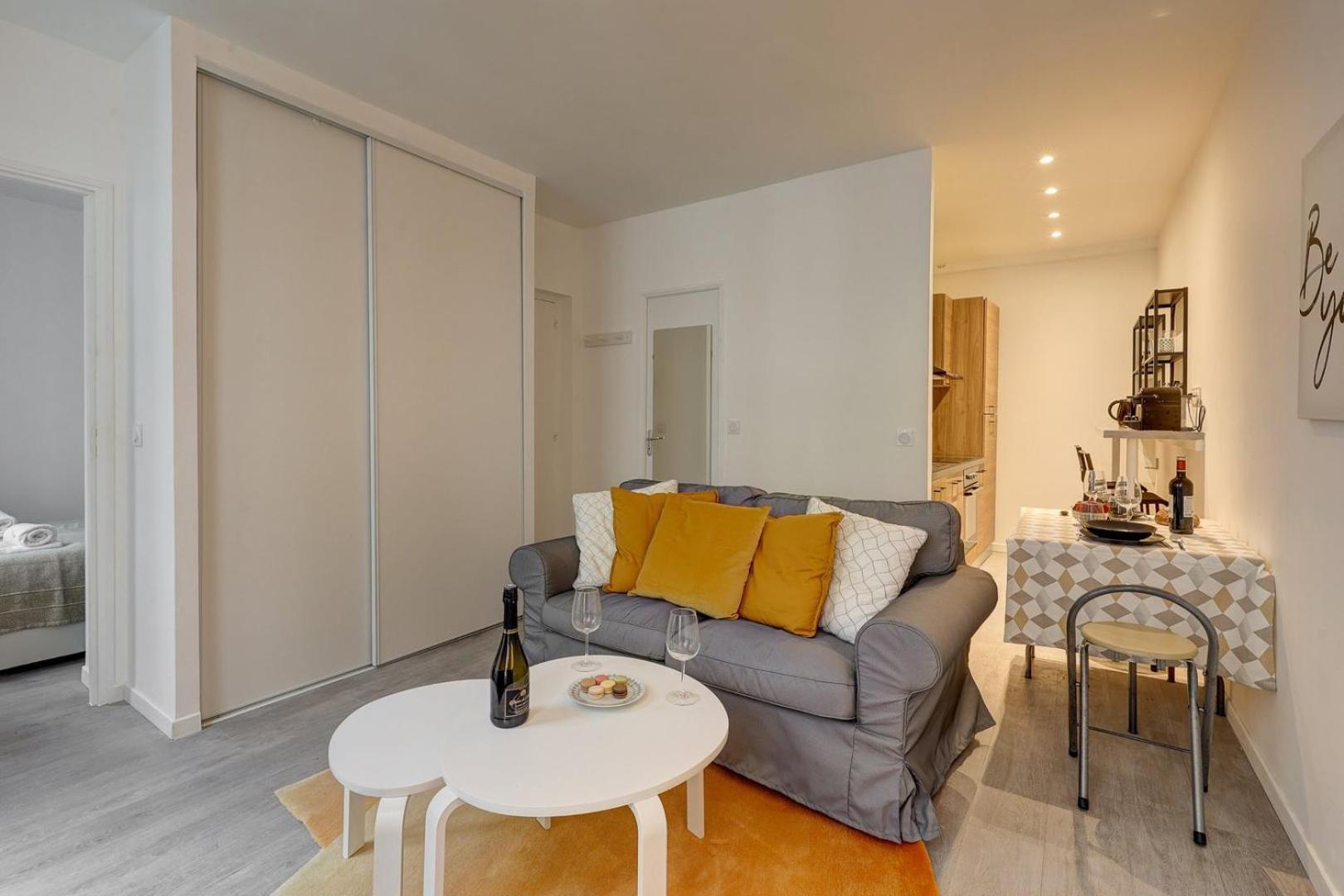 587 Stuart - Superb In *