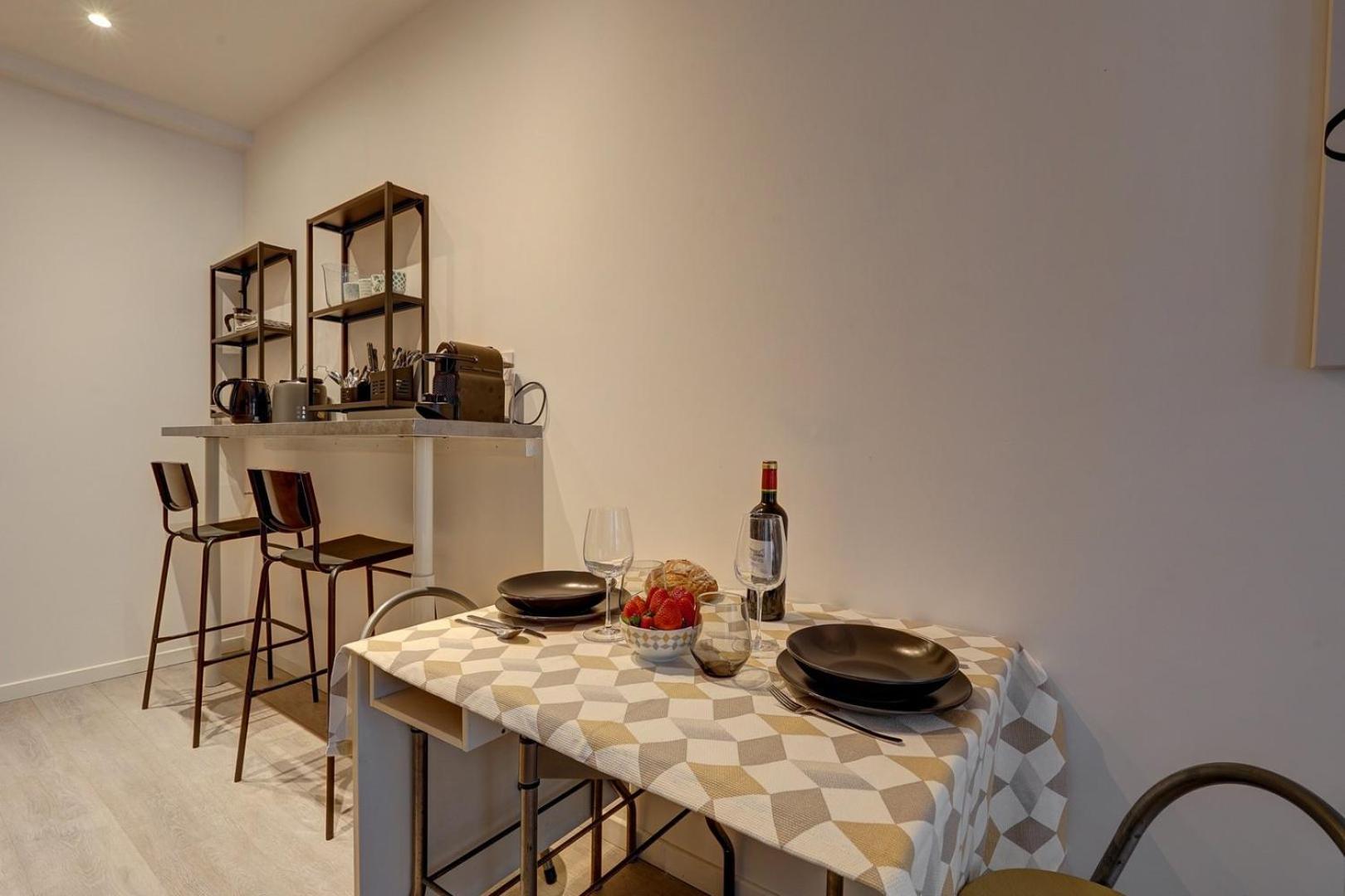 587 Stuart - Superb In Apartment *