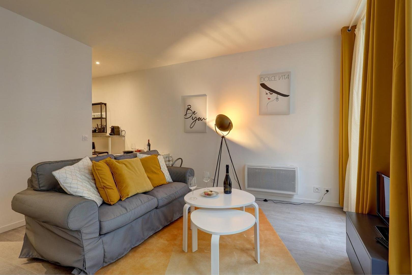 587 Stuart - Superb In