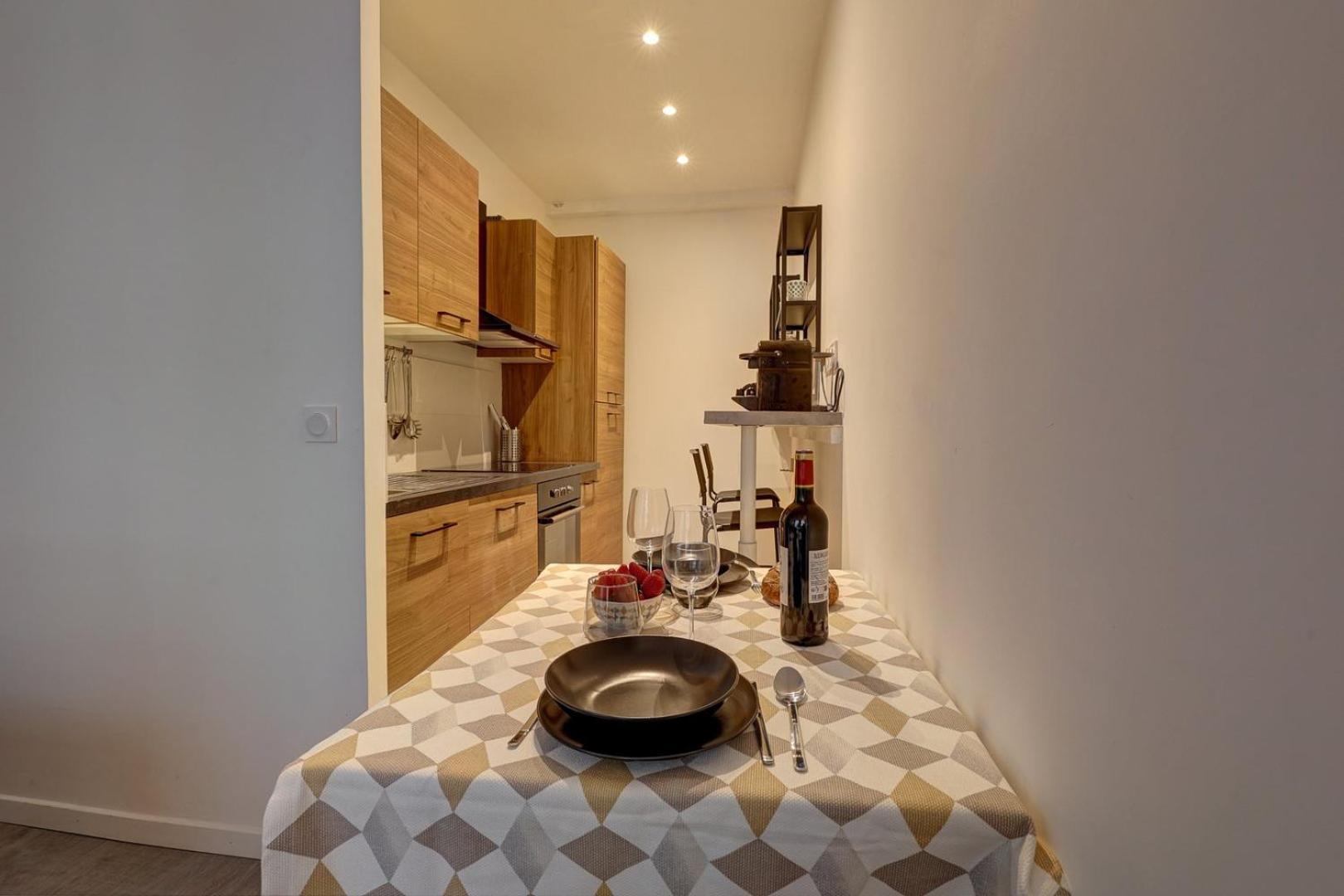 587 Stuart - Superb In Apartment *